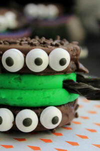 close up shot of oreo spider cookie