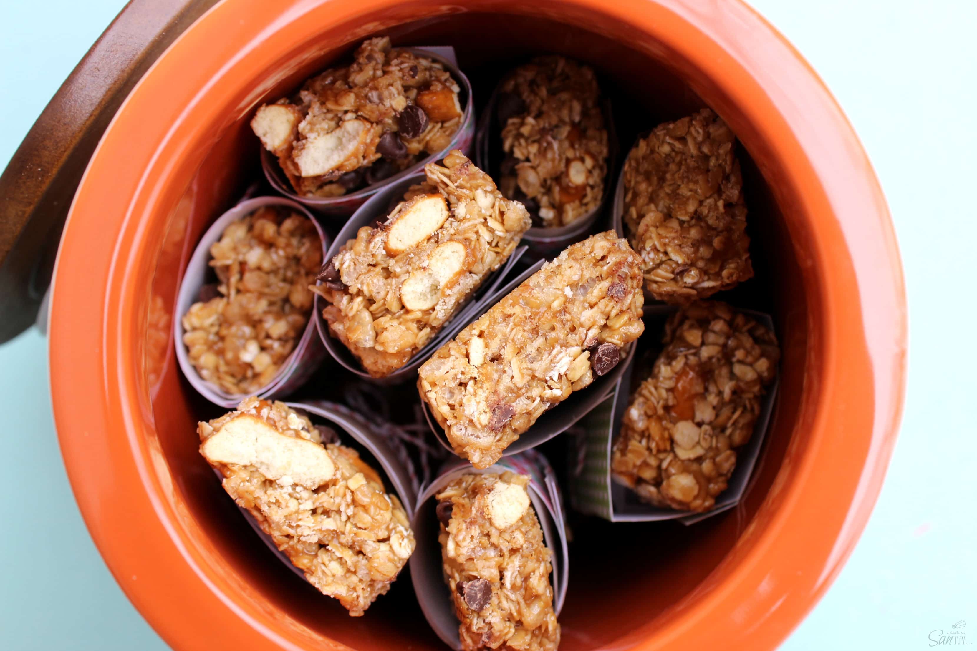 These Chewy Pretzel Peanut Butter Granola Bars are a simple and easy snack to make, prepared in less than 20 minutes. The kids are going to love this snack! bowl