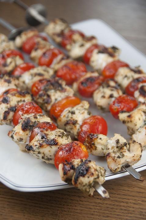 Grilled-Pesto-Chicken-and-Tomato-Kabobs-recipe-1