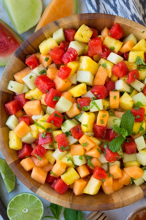 Melon and berry salad with mint dressing