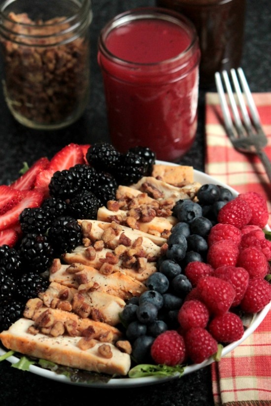 GRILLED CHICKEN SUMMER BERRY SALAD