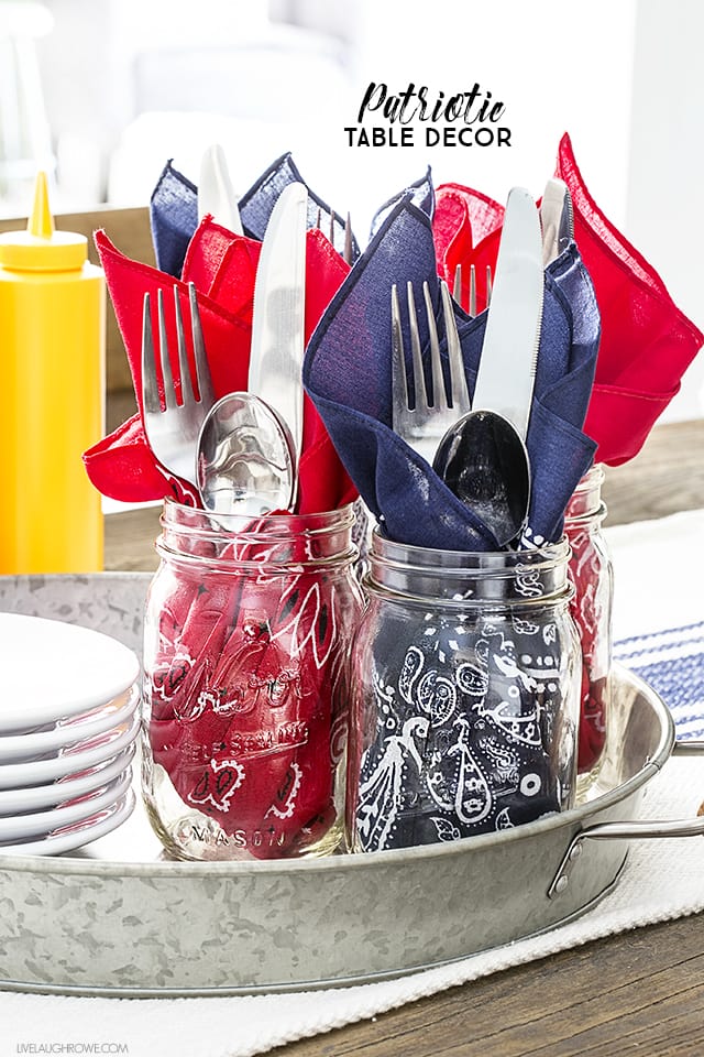 PATRIOTIC TABLE DECOR USING BANDANAS