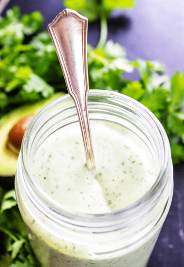 CILANTRO AVOCADO RANCH DRESSING - Ready in 5 minutes & packed with flavor with avocado and fresh cilantro, this dressing is really easy to make.