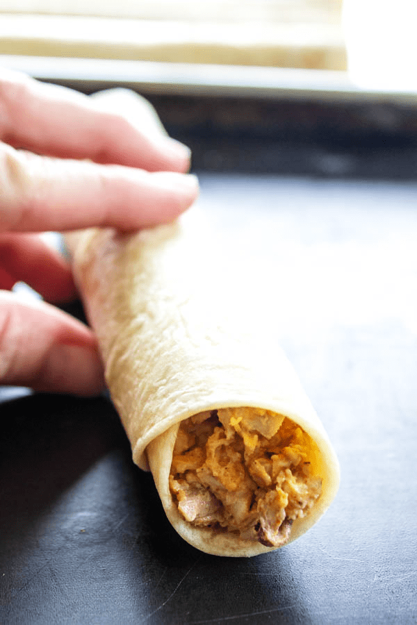 BAKED TACO RANCH TAQUITOS - Filled with a cheesy taco ranch chicken and then baked to perfection, they are perfect for any game day or holiday get together.