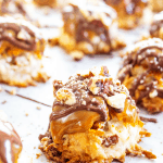 GERMAN CHOCOLATE MACAROONS - Loaded with coconut & pecans, dipped in caramel & drizzled with chocolate; this drool worthy cookie is a holiday must have.