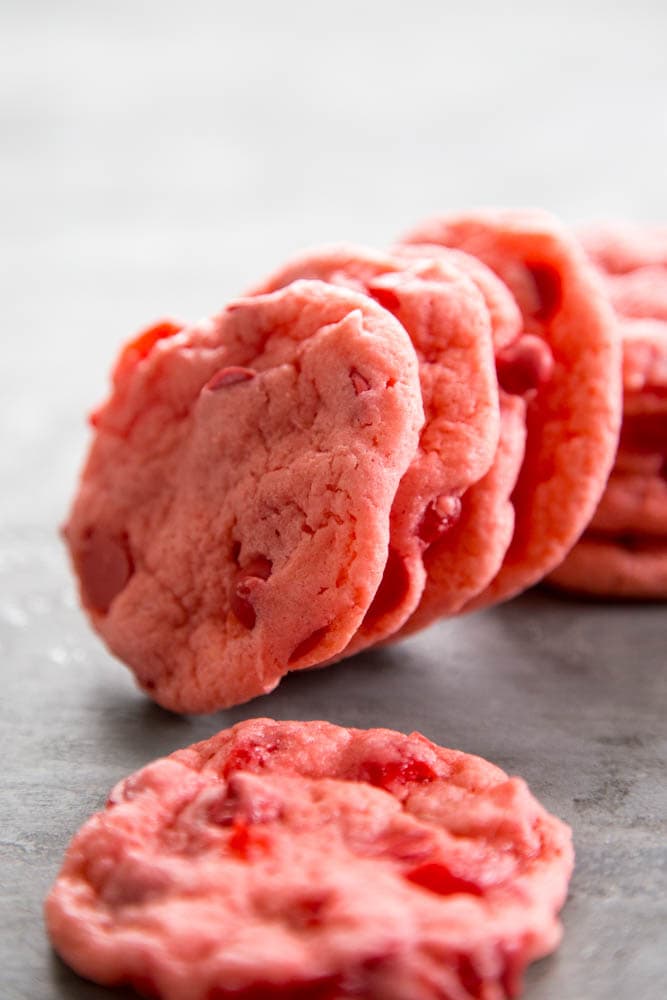 close up of the cookies lined up