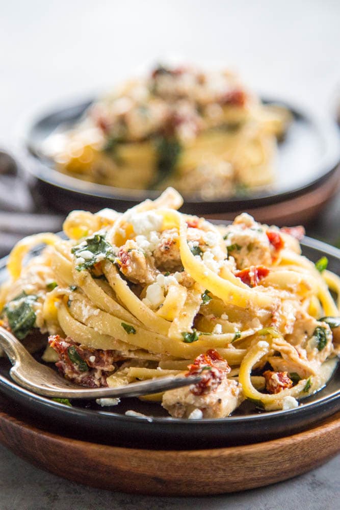 A plate of chicken pasta.