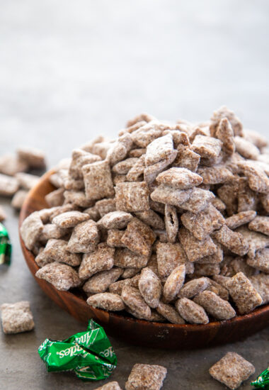 mint muddy buddies in a bowl.