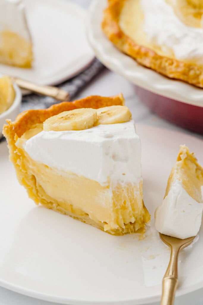 slice of banana cream pie