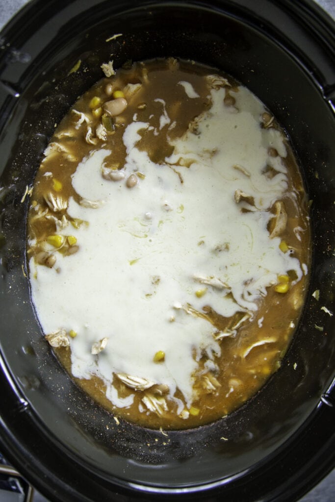 White Chicken Chili In The Crockpot - arinsolangeathome