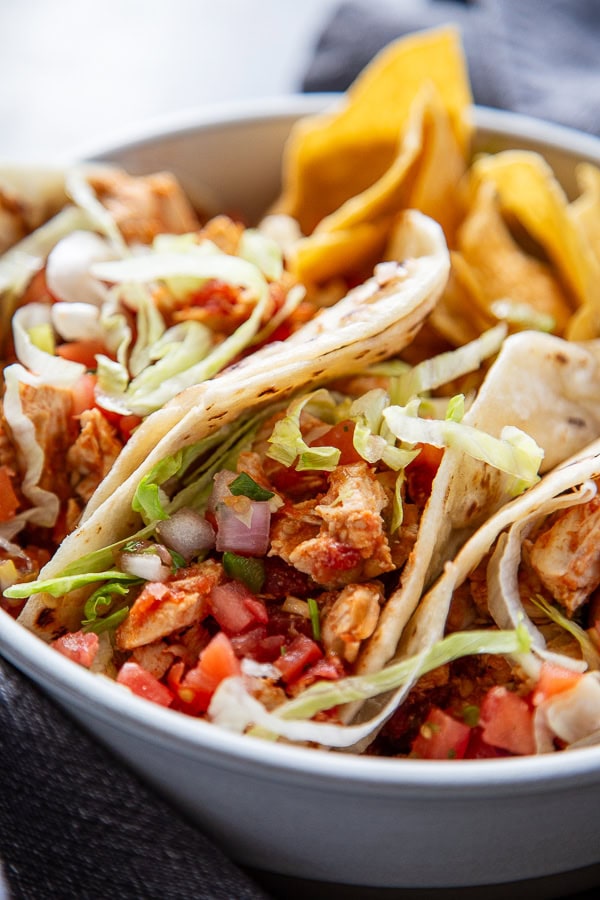 plate of 4 chicken tacos